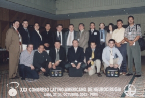 Miembros de la Asociación Colombiana de Neurocirugía en el XXX Congreso latinoamericano de Neurocirugia. Lima - Perú 2002.