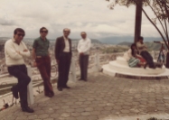 Junta Directiva Sociedad Colombiana de Historia de la Medicina. Humbert Roselli - Presidente, Ernesto Andrade V. - Vice-presiente, Enrique Osorio - Secretario, Ricardo Salazar - Tesorero. 1985